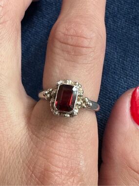 Vintage Red Garnet emerald-cut 925‎ Sterling Silver Ring Size 6 1/4”